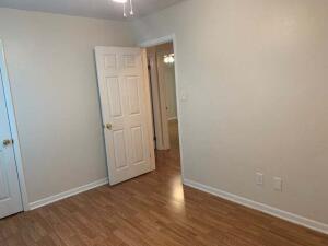 Building Photo - 350 Westmont Dr