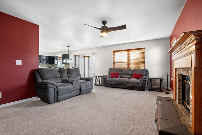 Foto del edificio - Spacious 4BR House in Oswego