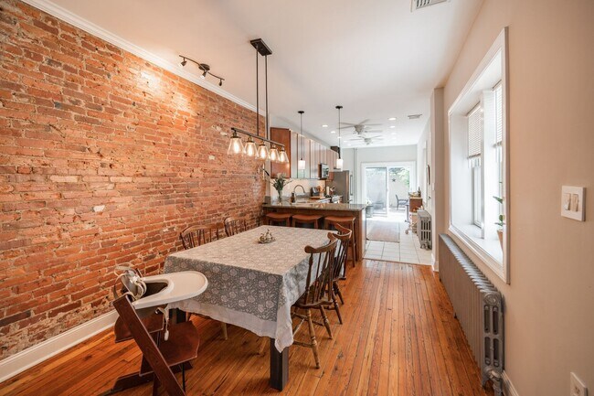 Building Photo - Two Bed Graduate Hospital Townhome