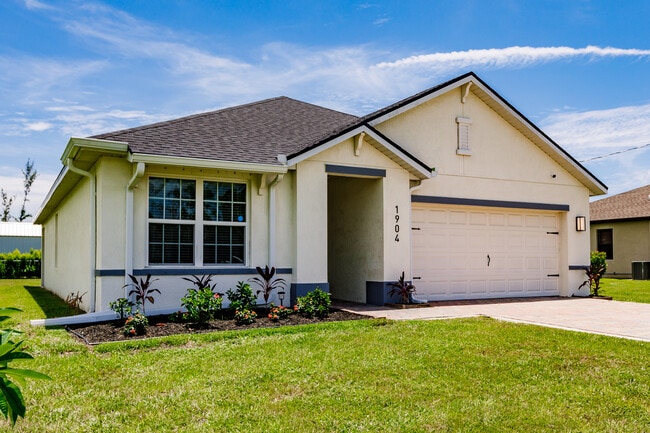 1904 SW 10th Ter