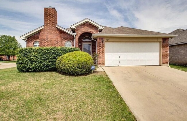 Building Photo - 1701 Cedar Tree Dr