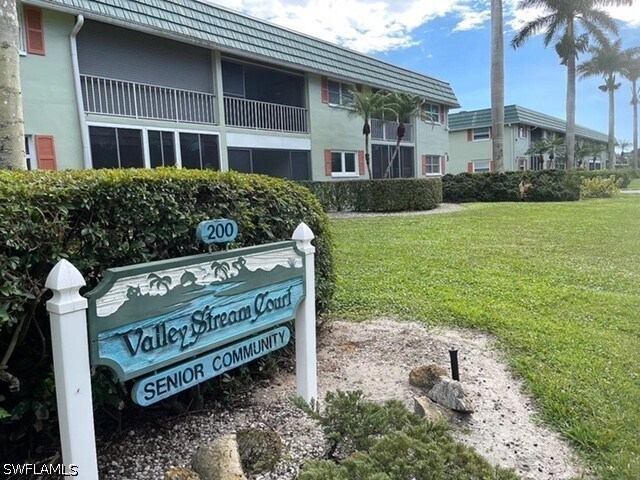 Building Photo - 200 Valley Stream Dr