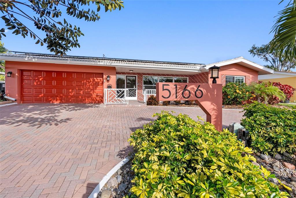 Foto principal - 5166 39th St S