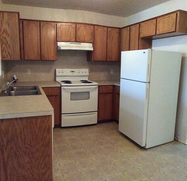 Building Photo - Spacious townhome in 76542 only $895