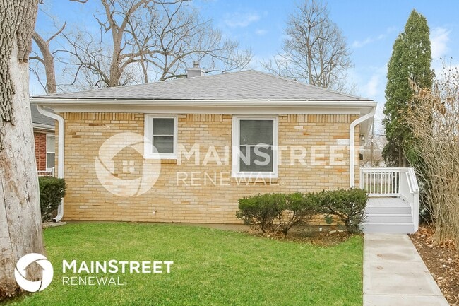 Building Photo - 4723 N Richardt Ave