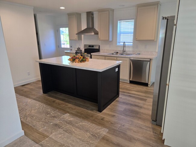 Building Photo - 3 bed 2 bath  Family Home for Rent in Gran...