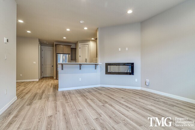 Building Photo - Brand New 3 Bed 2.5 Bath Townhome