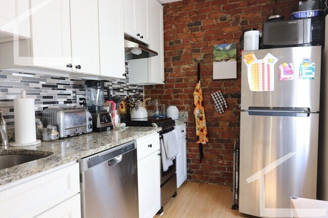 Building Photo - HOT BROOKLINE LISTING!!!!!