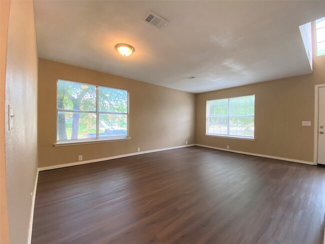 Building Photo - 1125 Greenbend Dr