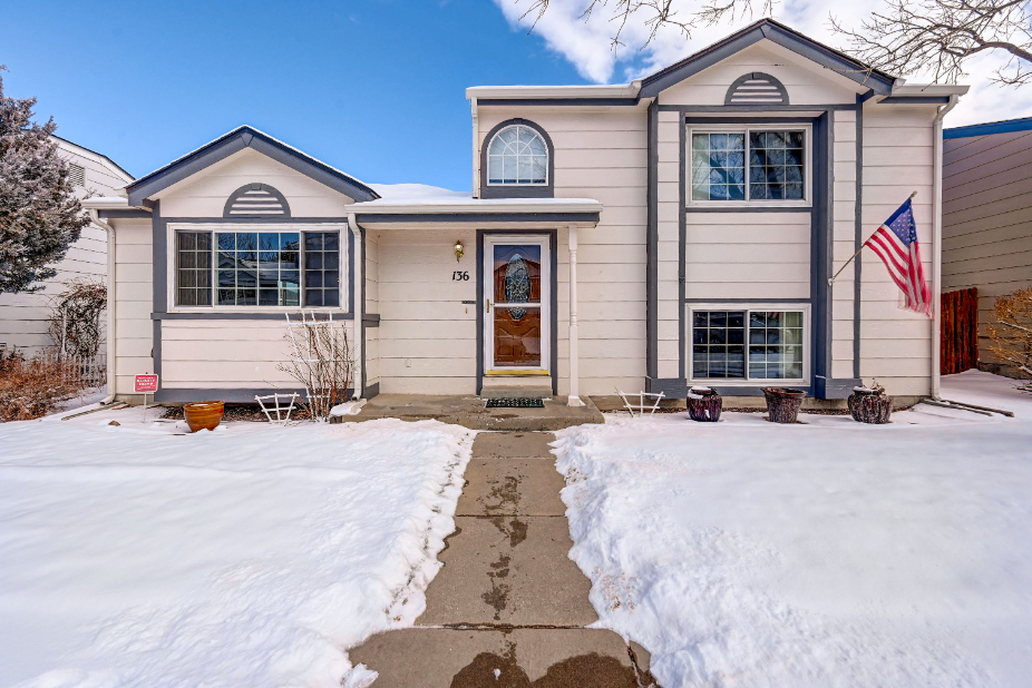 Foto principal - Adorable Castle Rock home w/ Views!