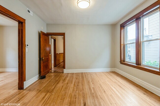 Foto del edificio - 5138 W Montrose Ave