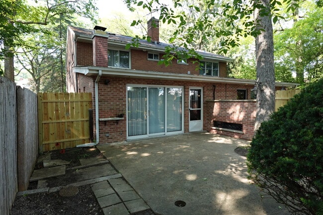 Foto del edificio - 419 Greenleaf Ave