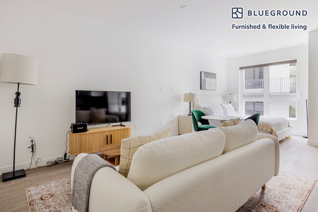Foto del edificio - 511 S Harbor Blvd