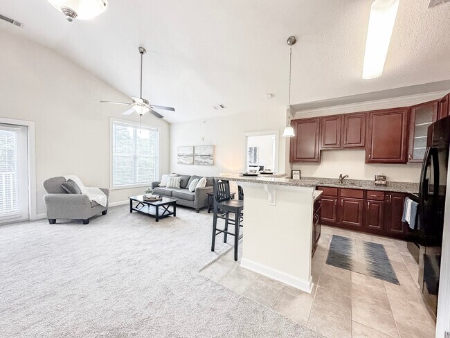 SALA DE ESTAR Y COCINA - South Fork Village