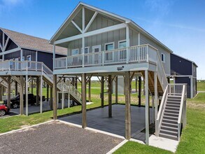 Building Photo - 1032 Sunset Cir