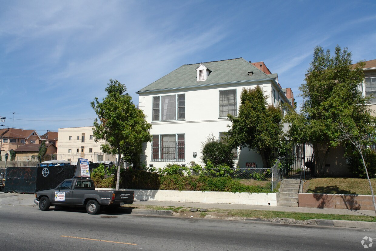 Building Photo - 862 Irolo St