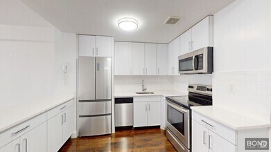 Building Photo - 219 E 69th St