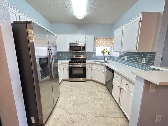 Building Photo - 3 bedroom 2 bathroom Summerlin condo!