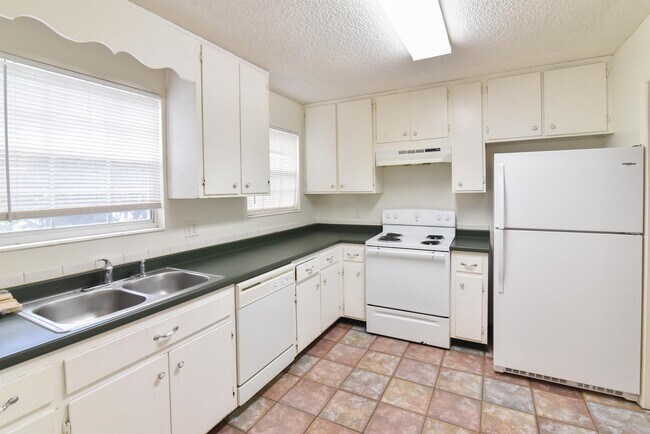 Building Photo - 2397 Gregory Dr