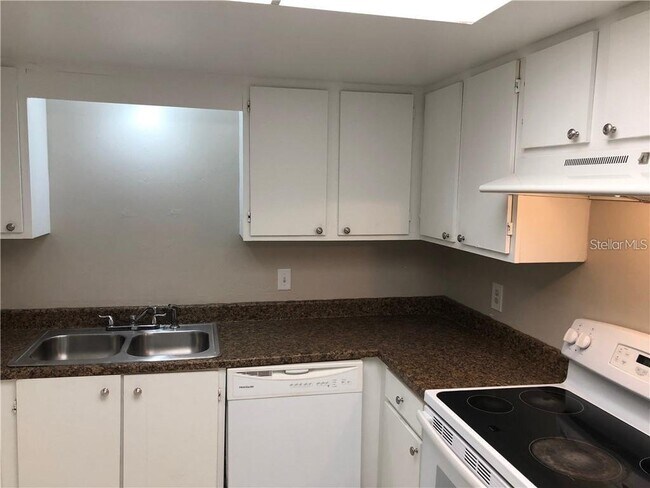 Foto del edificio - 2408 Swailes Dr