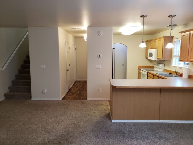 Foto del edificio - Beautiful, Conveniently Located Eagle River Townhome