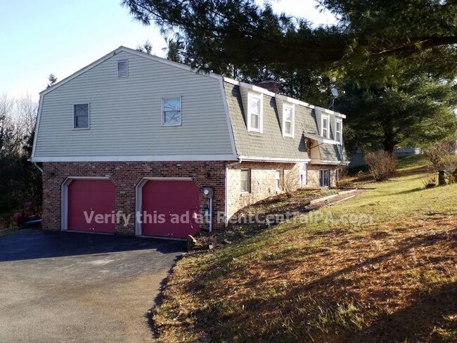 Building Photo - 977 Brownsville Rd
