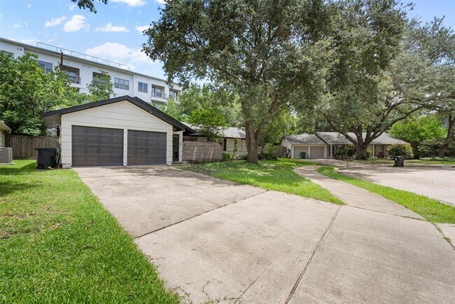 Foto del edificio - 5422 Lincrest Ln
