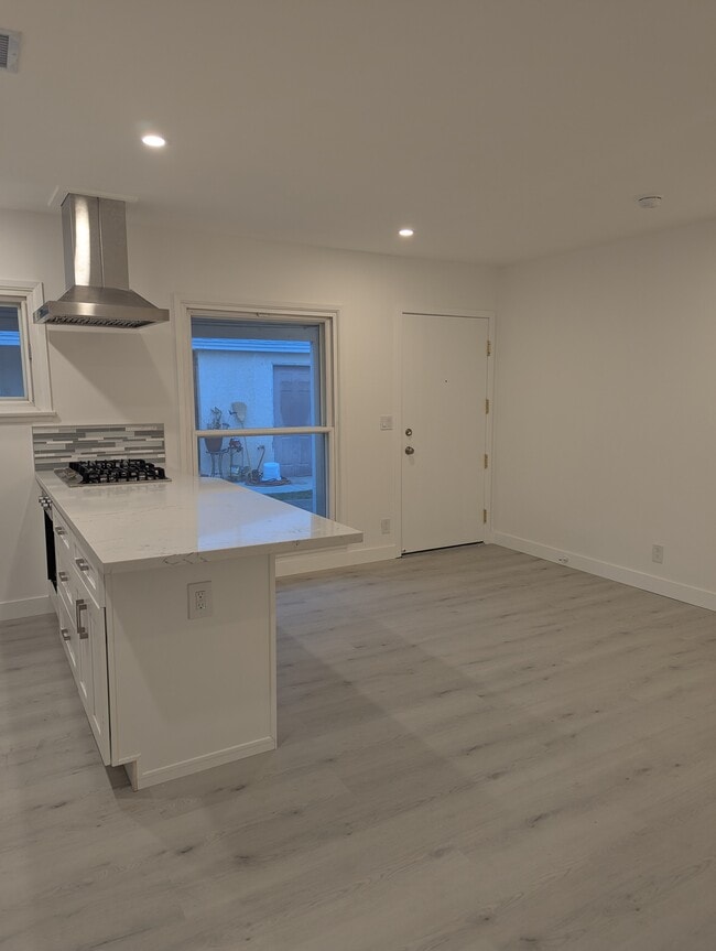 Foto del edificio - 1906 N Hollywood Way