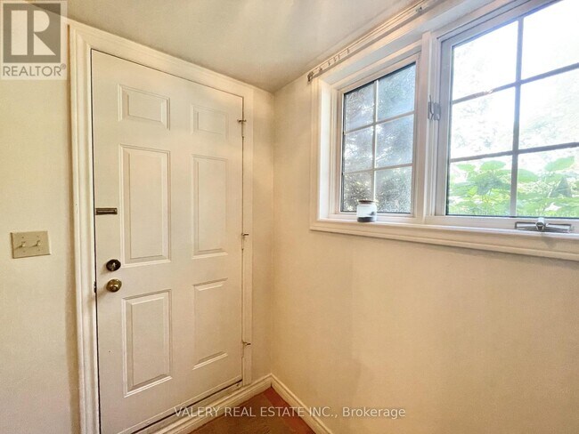 Building Photo - 12 Weatherstone Ct