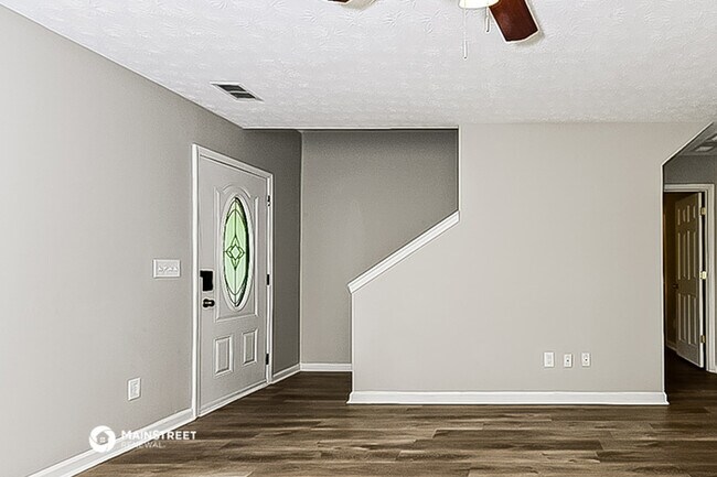 Building Photo - 105 Pebble Ridge Dr