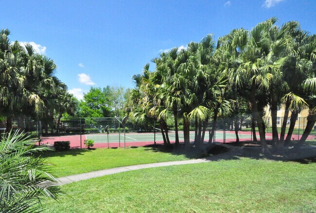 Foto del edificio - 4606 Commander Drive #1126