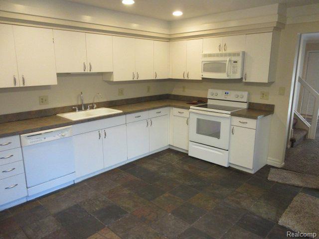 Building Photo - 1608 S Hill Cir