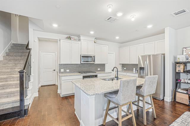 Building Photo - 373 Blackthorne Dr