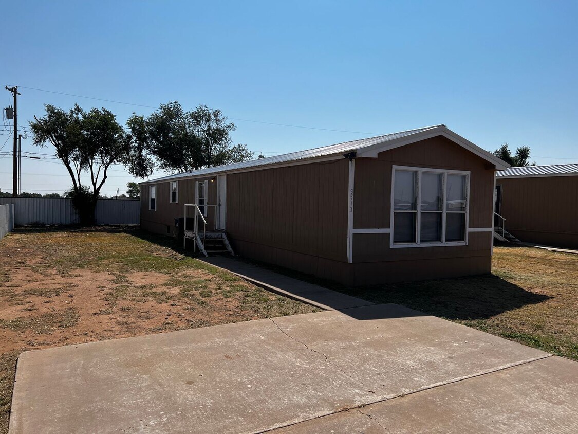 Foto principal - 3 Bedroom-2Bath located near CAFB