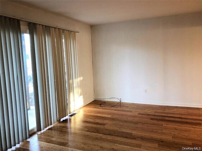 Foto del edificio - 34 Poplar Ln