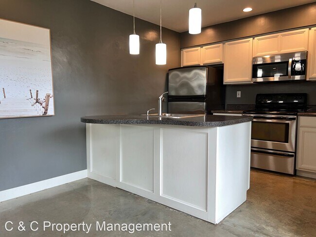 Building Photo - 2 br, 1 bath House - 4415 Diamond St. unit 1