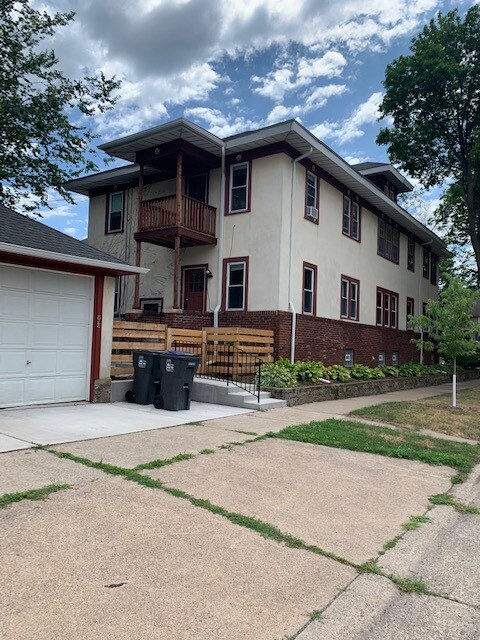Building Photo - 819 Laurel Ave