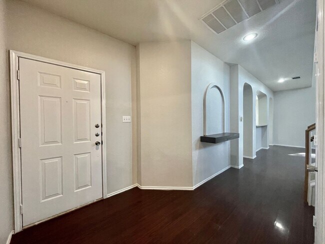 Foto del edificio - Spacious Home with Multiple Outdoor Living...