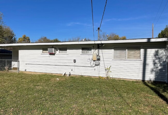 Building Photo - Coming soon with more pictures!! 4 bed/ 2 ...