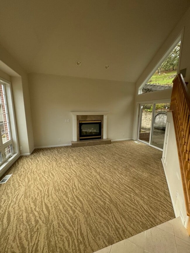 Building Photo - 3 bedroom 2 1/2 bath two story in a great ...