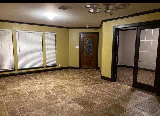 Building Photo - 4602 Echo Lake Dr