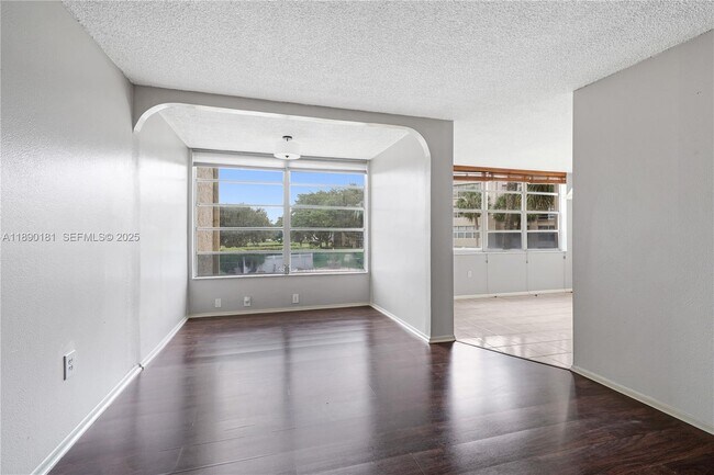 Foto del edificio - 9491 Evergreen Pl