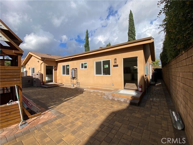 Foto del edificio - 18543 Ingomar St