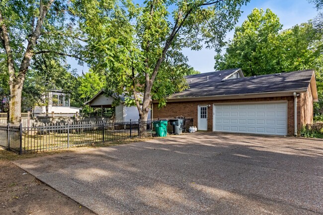 Building Photo - JER TN Investment Services Trust - 1154 A&...