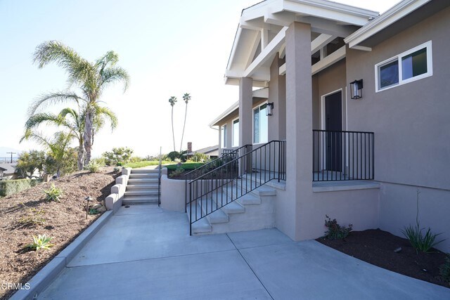 Building Photo - 625 Colina Vista