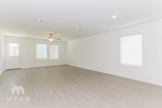 Building Photo - 2728 Ctr Crk Ln