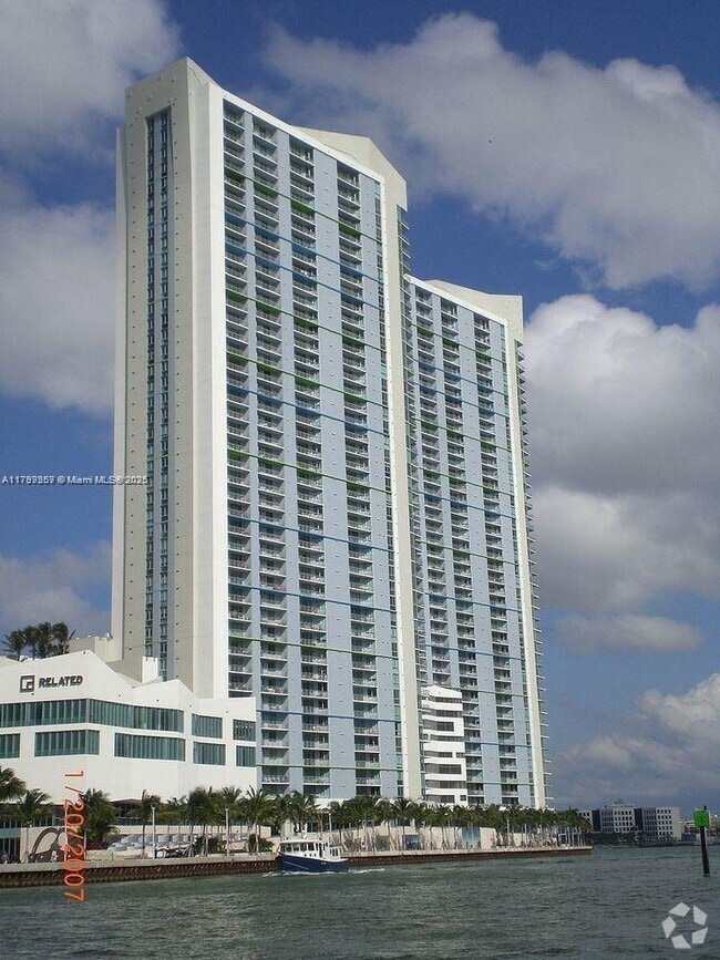 Building Photo - 335 S Biscayne Blvd