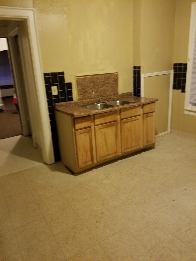 Kitchen - 2413 N 37th St