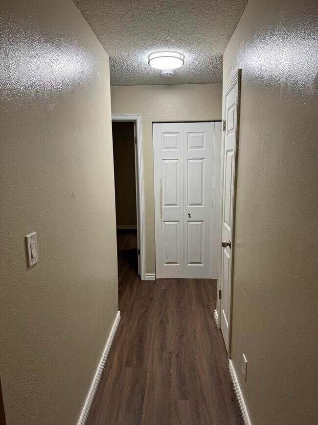 Foto del edificio - 998 W Beaver Creek Blvd