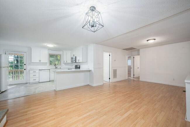 Building Photo - Secluded 4 Bed home near Concord Mills